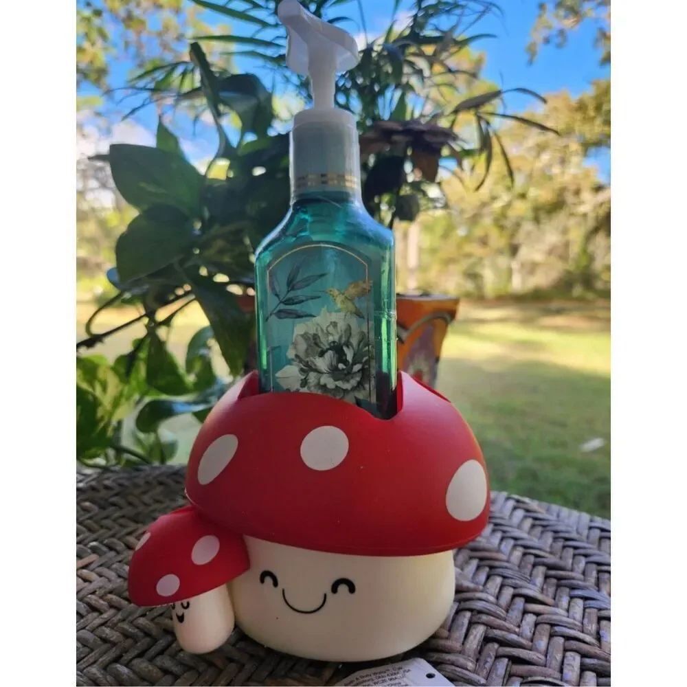 Bath & body works Bbw mushrooms fairy cottage hand soap decorative holder